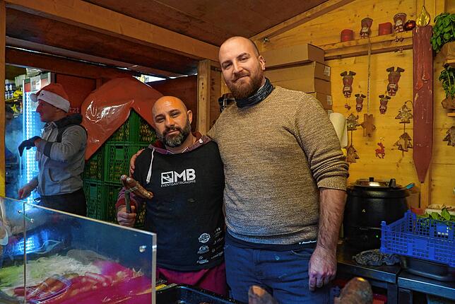 Mike und Kevin Bächle aus Freiburg sind schon seit 2019 auf dem Weihnachtsmarkt in der Ravennaschlucht vertreten. Sie legen Wert auf ...