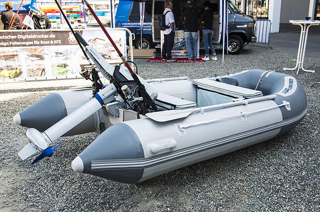Mit dem Elektro-Außenbordmotor Epropulsion Spirit 1.0 kann man leise Angeln gehen.