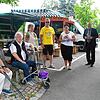 Beim Marktstand am Rathaus Pfaffenweiler trafen Polizeikommissarin Gudrun Brugger und Polizeihauptmeister und Ortsvorsteher Martin ...
