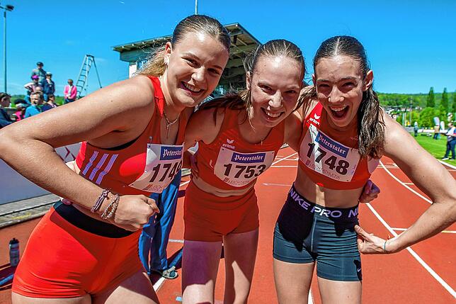 Gold, Silber, Bronze: Die LG Hohenfels-Läuferinnen Laura Queyreau (links), Lina Schitz (Mitte) und Sara Polito waren bei den Badischen ...