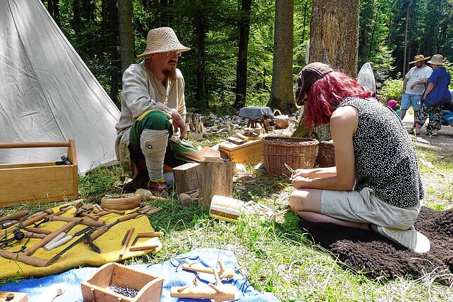 Bild 4: Zeitreise auf dem Campus Galli: Living-History-Gruppen zeigen Leben im Mittelalter