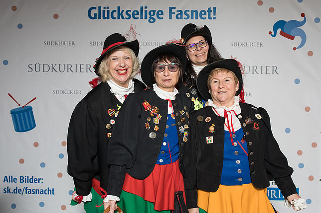 Bild 14: An der SÜDKURIER-Fotowand: Das sind die Gäste beim Stockacher Narrengericht (1)