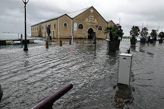 Unter Wasser gesetzt: Die Markthalle von Le Croisic.