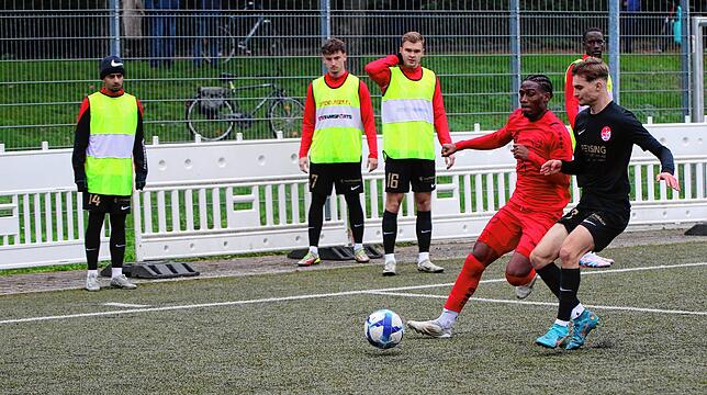 Bild 23: Unsere Bildergalerie des Verbandsliga-Duells zwischen dem ESV Südstern Singen und dem Offenburger FV