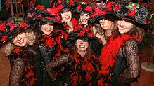 Die Wiiber feiern am morgigen Donnerstag ihre Fasnacht im Kursaal und in der Innenstadt. Bilder: Susanne Eschbach