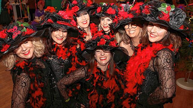 Die Wiiber feiern am morgigen Donnerstag ihre Fasnacht im Kursaal und in der Innenstadt. Bilder: Susanne Eschbach