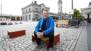 Tiefbauamtsleiter Uwe Kopf kann den 12. Oktober kaum erwarten. Dann ist die Umgestaltung des Bahnhofplatzes – mit Ausnahme weniger ...