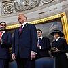 Der neue US-Präsident Donald Trump (r.), und sein Vize JD Vance in der Rotunde des US-Kapitols in Washington.