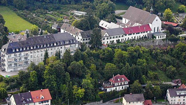 Das frühere Kloster (rechts) und das frühere Loreto-Krankenhaus liegen direkt nebeneinander. Nun sollen sie auch als Einheit ...