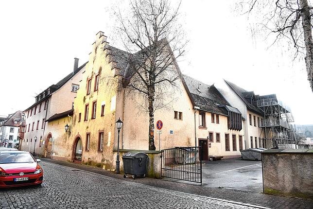 Die Brandschutzsanierungen in den Nebengebäuden der Karl-Brachat-Realschule in der Josefsgasse sollen finanziell und zeitlich bis 2021 ...
