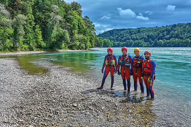 Bild 1: Warum kommt es immer wieder zu Badeunfällen im Rhein? Die Strömungsretter der DLRG zeigen die versteckten Gefahren und geben Tipps für Schwimmer