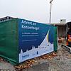 Banner für den &bdquo;Advent am Konzertsegel&ldquo; am Bauzaun auf der Mole.