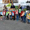 Gut gelaunt verkünden die Kinder den Namen Fuchsbau für den neuen Kindergarten der Gemeinde Herrischried.