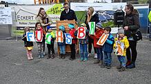 Gut gelaunt verkünden die Kinder den Namen Fuchsbau für den neuen Kindergarten der Gemeinde Herrischried.