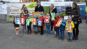 Gut gelaunt verkünden die Kinder den Namen Fuchsbau für den neuen Kindergarten der Gemeinde Herrischried.