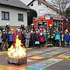 Die Kinder der Stahringer Grundschule dürfen im Rahmen der Brandschutzerziehung einen Notruf absetzen, auf den prompt ein Feuerwehrauto ...