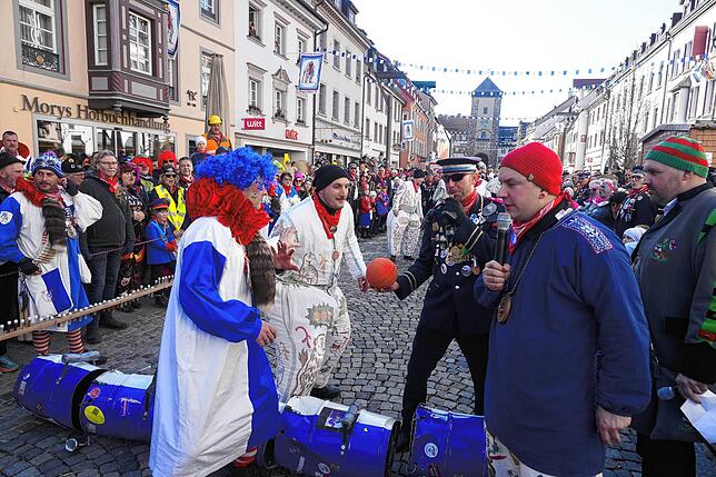 Bild 10: Die Wuescht besiegen die Glonkies beim Völkerball-Wettkampf