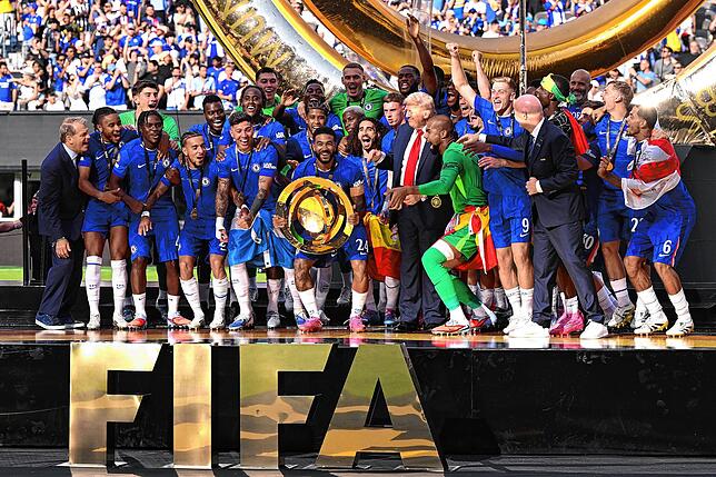 Bild 1: Chelsea und Supermann Palmer entzaubern Paris