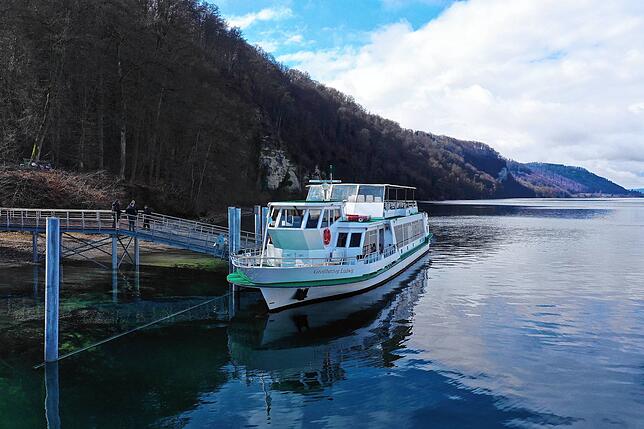 Das Motorschiff Großherzog Ludwig am neuen Steg am Fuß der Marienschlucht