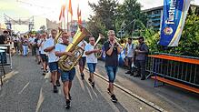 Das Trottoirfest im August – hier 2024 – ist ein Höhepunkt im Rheinfelder Festkalender. Archivfoto: Stefan Ammann