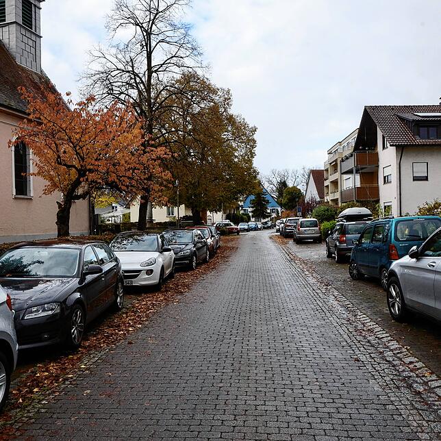 Auch die Fischenzstraße im Stadtteil Paradies soll von Tempo 30 in eine Spielstraße umgewandelt werden. Was passiert dann mit den ...