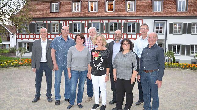 Haben ihr Vereinsziel erfüllt (von links): Manfred Lorenz, Rolf Schnekenbühl, Petra Holstein, Franz Kopp, Brigitte Körber, Pfarrer ...