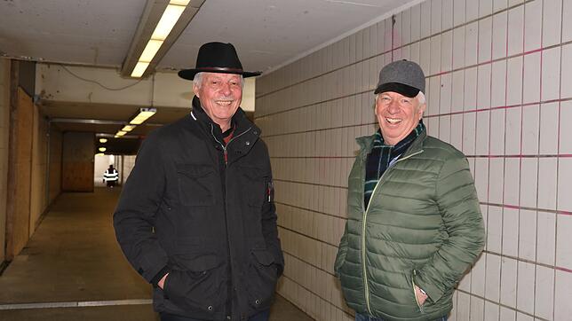 Günther Lohr (links) und Hans-Peter Gaisser haben Anmerkungen zur Neugestaltung der Bahnhofsunterführung.