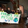 Das Archivbild vom November 2019 zeigt Mitglieder der Waldshuter Ortsgruppe der Fridays-for-Future-Bewegung bei einer Demonstration vor ...
