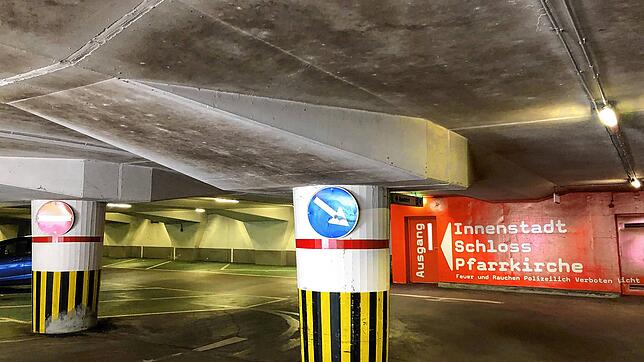 Zentrumsnah: Die Parkgarage unter dem Tiengener Schloss bietet 58 kostenpflichtige Kurzzeitparkplätze und liegt unmittelbar am Eingang ...