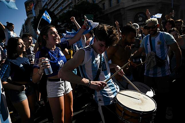 Argentinische Fans feiern den WM-Sieg in Buenos Aires.