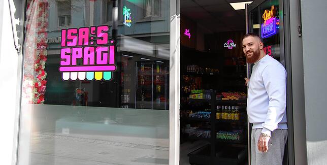 Niklas Devin hat im Februar Isa‘s Späti in der Singener Scheffelstraße eröffnet. Es handelt sich um ein neues Konzept, dass es in ...
