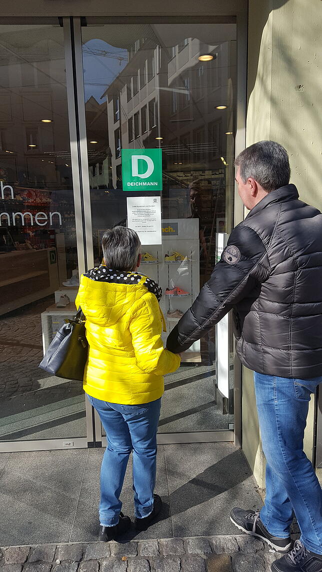 Der Einkaufsbummel in der Villinger Innenstadt endet am frühen Mittwochmorgen an vielen geschlossenen Geschäften.