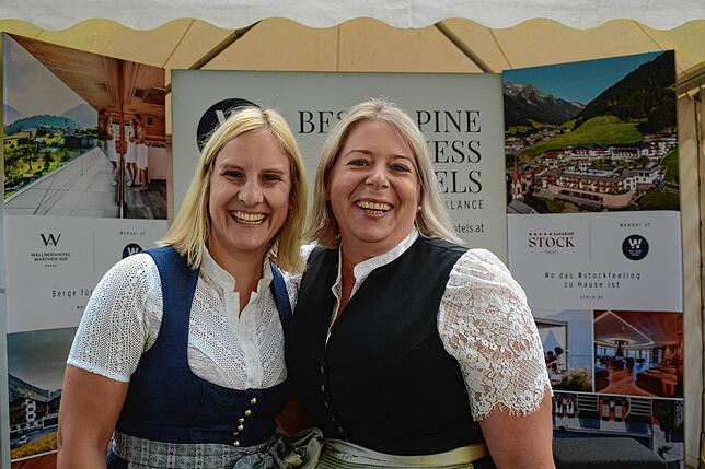 Anna Krall (links) repräsentiert 40 familiengeführte „Best Alpine Wellness Hotels“ in Österreich. Wie Barbara Mitterer vom Stock Resort ...