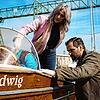 Szene aus „Dämonen“: Elena Barin (Hayal Kaya) und Hanno Kienle (Florian Kleine) untersuchen die Leiche, die mitsamt dem Boot aus dem ...