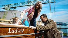 Szene aus „Dämonen“: Elena Barin (Hayal Kaya) und Hanno Kienle (Florian Kleine) untersuchen die Leiche, die mitsamt dem Boot aus dem ...