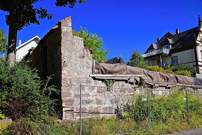 Ein Stück Klostermauer in der Friedrichstraße ist eines der wenigen Überbleibsel aus Klosterzeit.