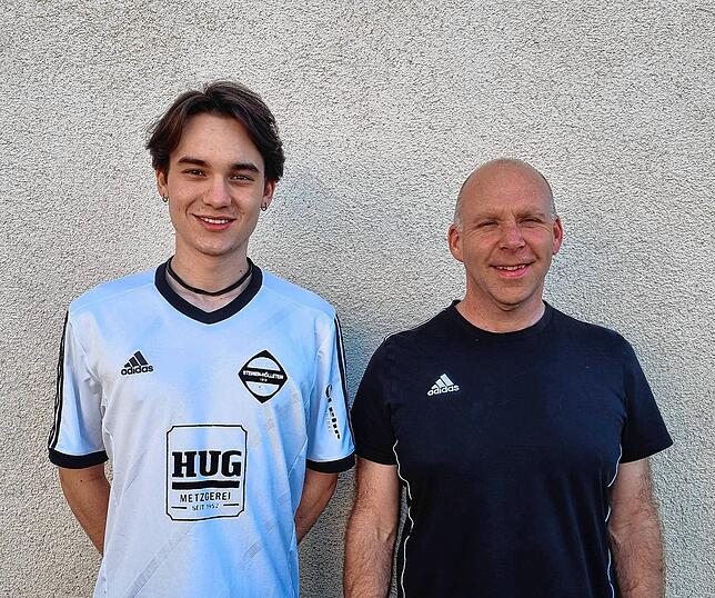 Eigener Nachwuchs: Trainer Daniel Schulz (rechts) freut sich auf Luis Brodbek.