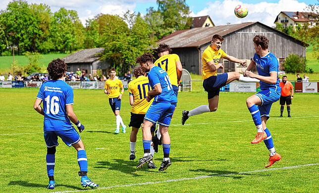 Bild 33: 6:0-Sieg im Spitzenspiel! A-Jugend der SG Dettingen-Dingelsdorf erobert Bezirksliga-Spitzenposition