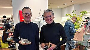 Schätzen den permanenten fachlichen Austausch sehr: Kai Moewes (rechts), Geschäftsführer des Kinderschuhherstellers Ricosta, und Uwe ...
