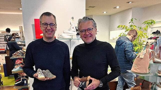 Schätzen den permanenten fachlichen Austausch sehr: Kai Moewes (rechts), Geschäftsführer des Kinderschuhherstellers Ricosta, und Uwe ...