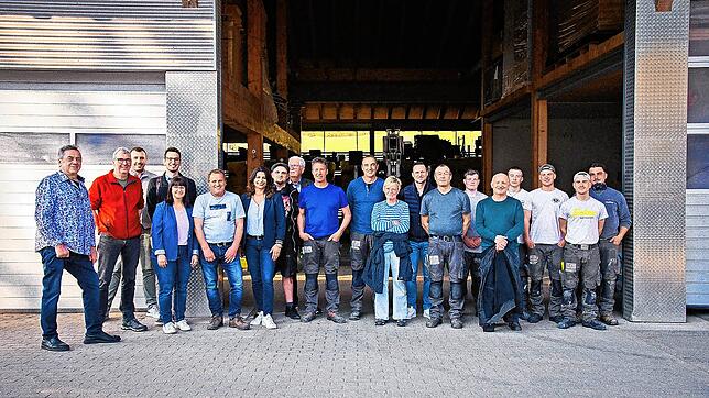 Der SPD-Kreisvorstand besucht den Dachdeckerbetrieb Braun und Heine in Furtwangen. Foto: Melina Krämer