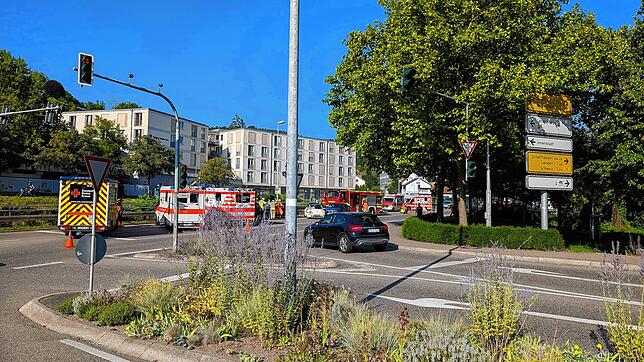 DRK, Feuerwehr und Polizei waren am Montag, 11. August, bei einem Unfall auf der B34/Abzweigung B500 gefordert.