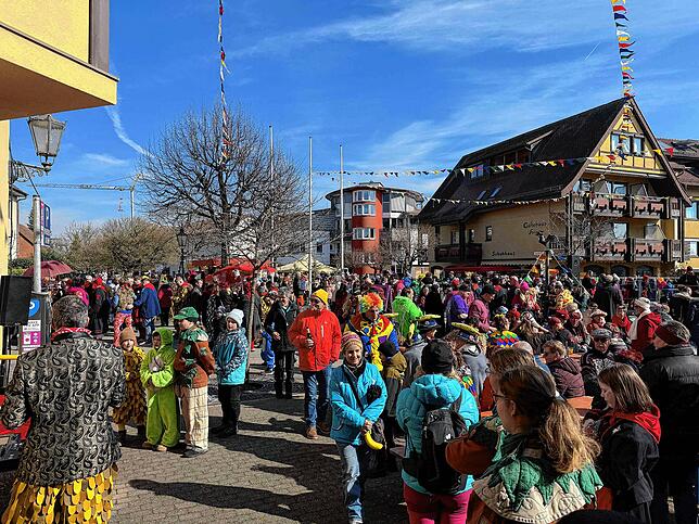 Bild 26: Närrisches Treiben beim fröhlichen Fasnetsmarkt 2025
