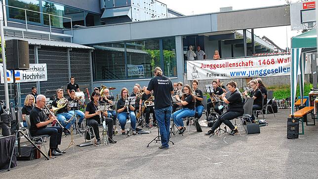 Für einen stimmungsvollen Rahmen sorgten die Mitglieder der Stadtmusik Waldshut bei ihrem Konzert an der Chilbi unter der Leitung von ...