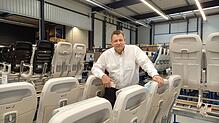 ZIM-Geschäftsführer Sven Achilles in der Produktion des Flugsitzherstellers in Markdorf. Das Unternehmen führt im neuen Jahr im ...
