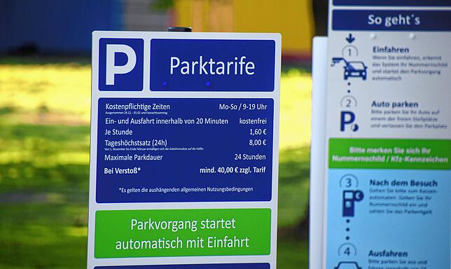 Das Schild am Strandbad Bodman nennt genau die Preise und was bei Nichtbezahlung droht.