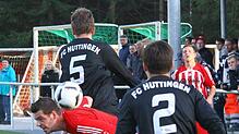 Unterlegen: Toni Strittmatter (links, gegen Jan Weber) traf zwar kurz nach seiner Einwechslung zum 2:3-Zwischenstand für den FC ...