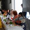 Beim Nachbarschaftsfest der WBG lernen sich neue Nachbarn kennen. Angesichts von 54 Neubauwohnungen gibt es schließlich eine Menge noch ...