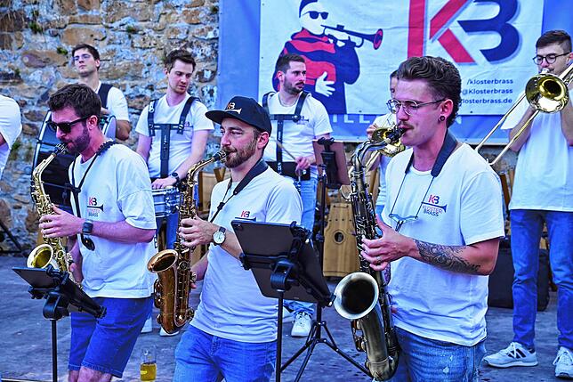 Bild 6: Die Narrozunft erwies sich wieder als perfekter Gastgeber beim Sommerfest im Spitalgarten.