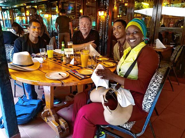 Catherine und Peter Rimmele mit ihren Zwillingssöhnen Alexander und André in der kenianischen Hauptstadt Nairobi.